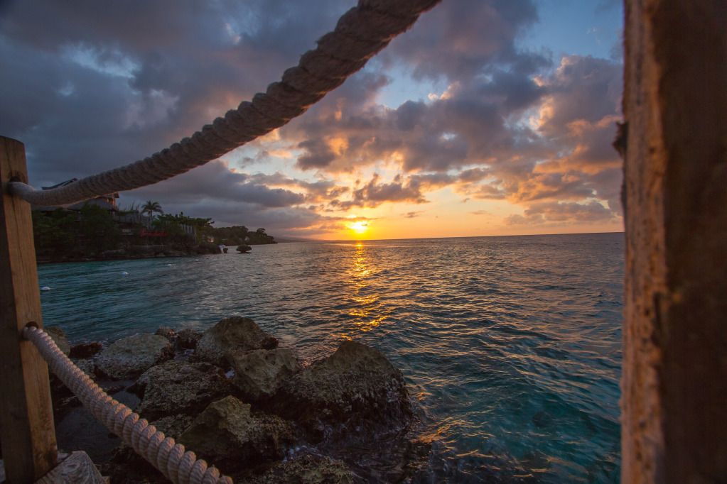 IMAGE: http://i422.photobucket.com/albums/pp304/woodzy9370/20120511-SUNSET_IMG_0315.jpg