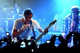 http://i422.photobucket.com/albums/pp310/mcflyworldru/McFly%20in%20Argentina%202009/th_l_07dcb61ef65144968403563216e247cb.jpg