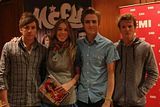 http://i422.photobucket.com/albums/pp310/mcflyworldru/McFly%20in%20Argentina%202009/th_l_1ac9c55d9fb94c3d874de7bcf56ae15e.jpg