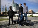 http://i422.photobucket.com/albums/pp310/mcflyworldru/McFly%20in%20Argentina%202009/th_l_4dc117fd4d884ee7b5b178b37b72542b.jpg