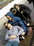 http://i422.photobucket.com/albums/pp310/mcflyworldru/McFly%20in%20Argentina%202009/th_l_57552a2fb77047d4b385b0a476bc8e41.jpg