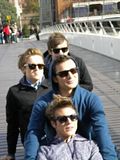 http://i422.photobucket.com/albums/pp310/mcflyworldru/McFly%20in%20Argentina%202009/th_l_59233b68d6704235a4f5b719f6ad03cc.jpg