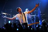 http://i422.photobucket.com/albums/pp310/mcflyworldru/McFly%20in%20Argentina%202009/th_l_7a2700c2c91a463da0b314b24c807e7f.jpg