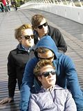 http://i422.photobucket.com/albums/pp310/mcflyworldru/McFly%20in%20Argentina%202009/th_l_a1851a3f942d41fe9ec48ac0bab4701f.jpg