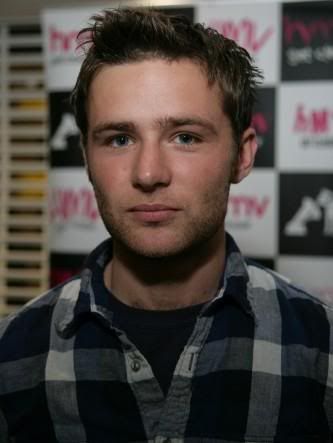 http://i422.photobucket.com/albums/pp310/mcflyworldru/McFly/l_49e009058466431097ee79ed0b22a216.jpg