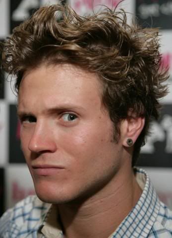 http://i422.photobucket.com/albums/pp310/mcflyworldru/McFly/l_81c644deb33a45a49217b92ba4649ed9.jpg