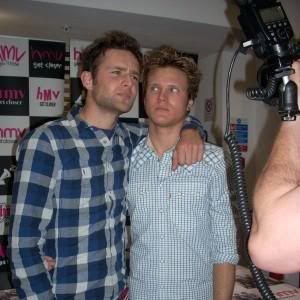 http://i422.photobucket.com/albums/pp310/mcflyworldru/McFly/l_892f4e86dca14f1eb773900afbf84d59.jpg