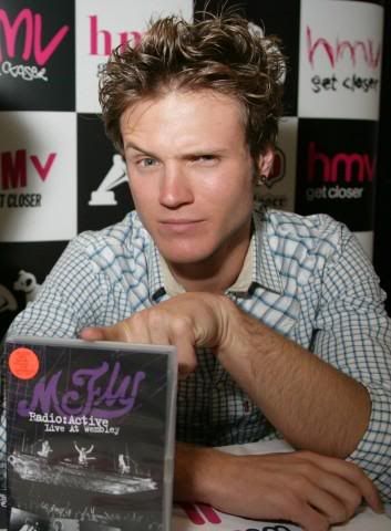 http://i422.photobucket.com/albums/pp310/mcflyworldru/McFly/l_b3be583f44a6481d8ebeb2a3ea4b1e69.jpg