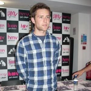 http://i422.photobucket.com/albums/pp310/mcflyworldru/McFly/l_e7f64d5add52418697a6e33f6bd45f-1.jpg