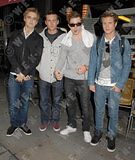 http://i422.photobucket.com/albums/pp310/mcflyworldru/McFly/th_l_d3420c44f1d042cdbd0183cc0258f55b.jpg