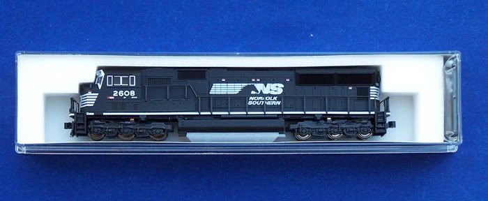 NS 2591 ~ EMD SD70M ~ KATO 176 7501 N SCALE  