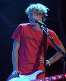 http://i422.photobucket.com/albums/pp310/mcflyworldru/Dougie%20Poynter/th_42558.jpg