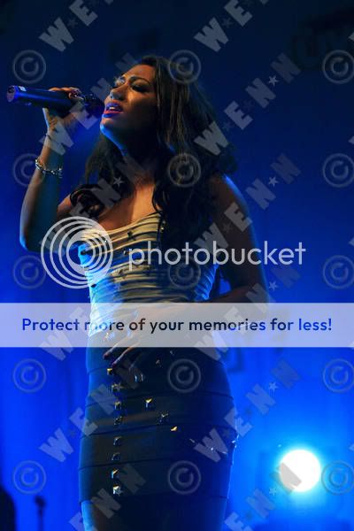 http://i422.photobucket.com/albums/pp310/mcflyworldru/InDemand%20Live%2031st%20of%20July%202010/in_demand_live_performances_16_wenn2945916_preview.jpg
